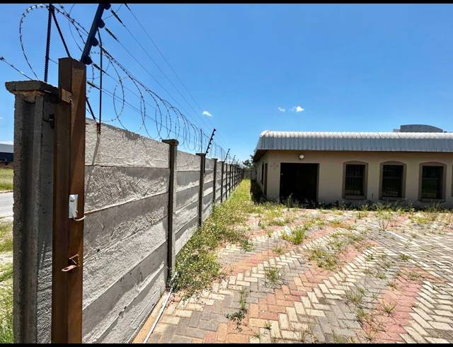 300M² BUSINESS CENTRE FOR SALE IN MAGNA VIA INDUSTRIAL